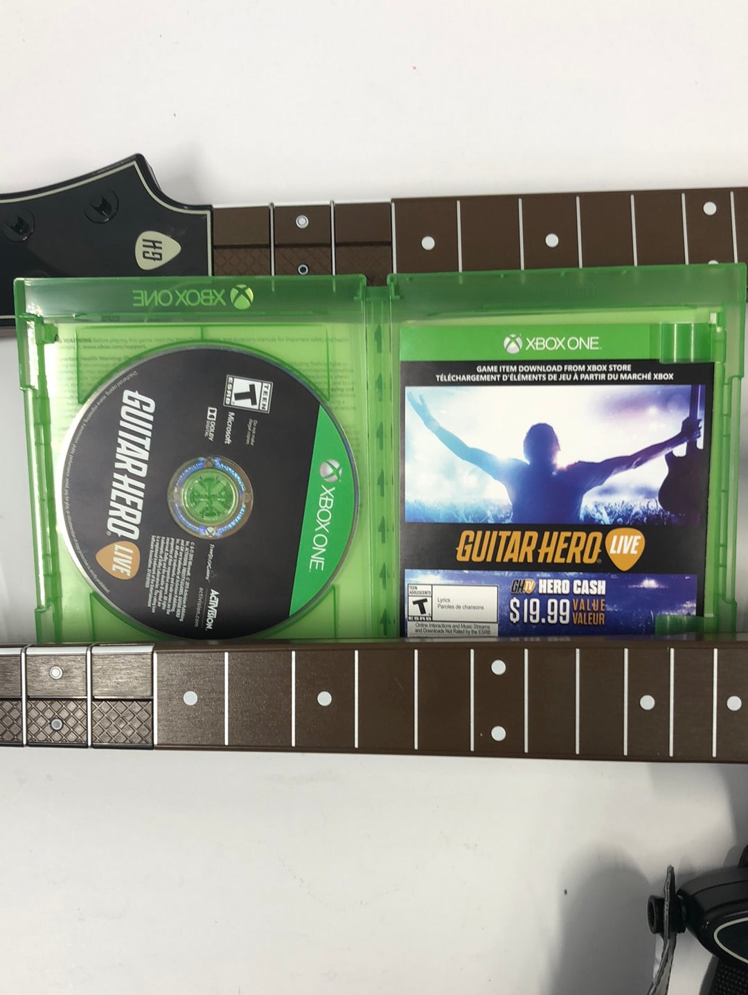 Microsoft Guitar Hero Live Controller set of 2 and Guitar Hero Live 0000654